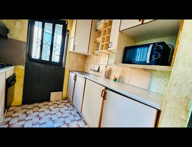 3 BEDROOM HOUSE FOR SALE IN NEWLANDS EAST